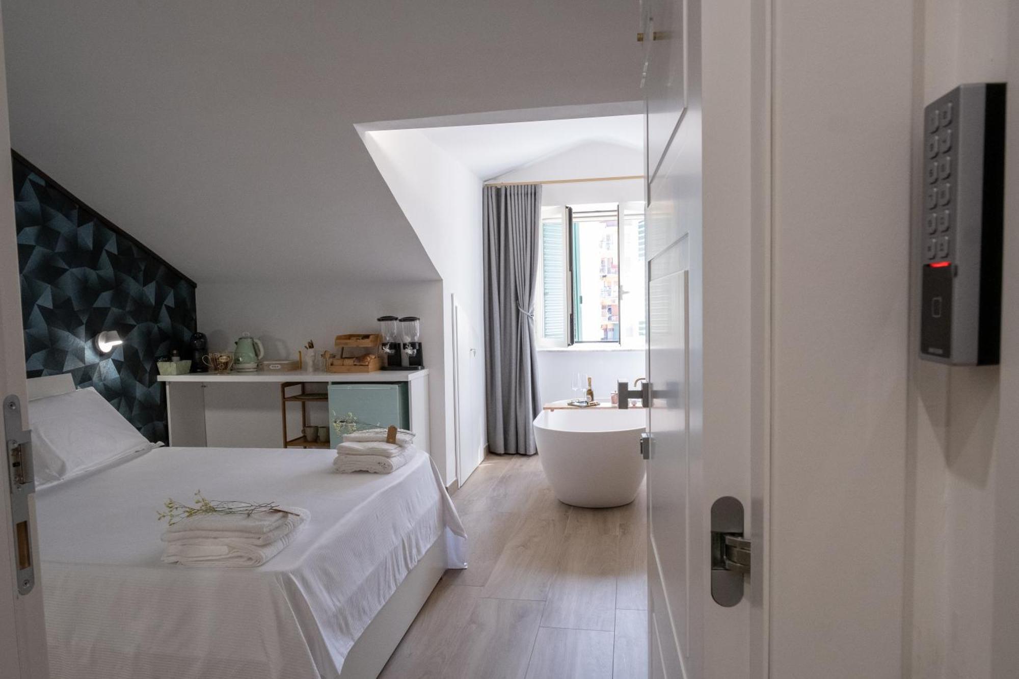 Coraline Deluxe Rooms Castellammare di Stabia Bagian luar foto