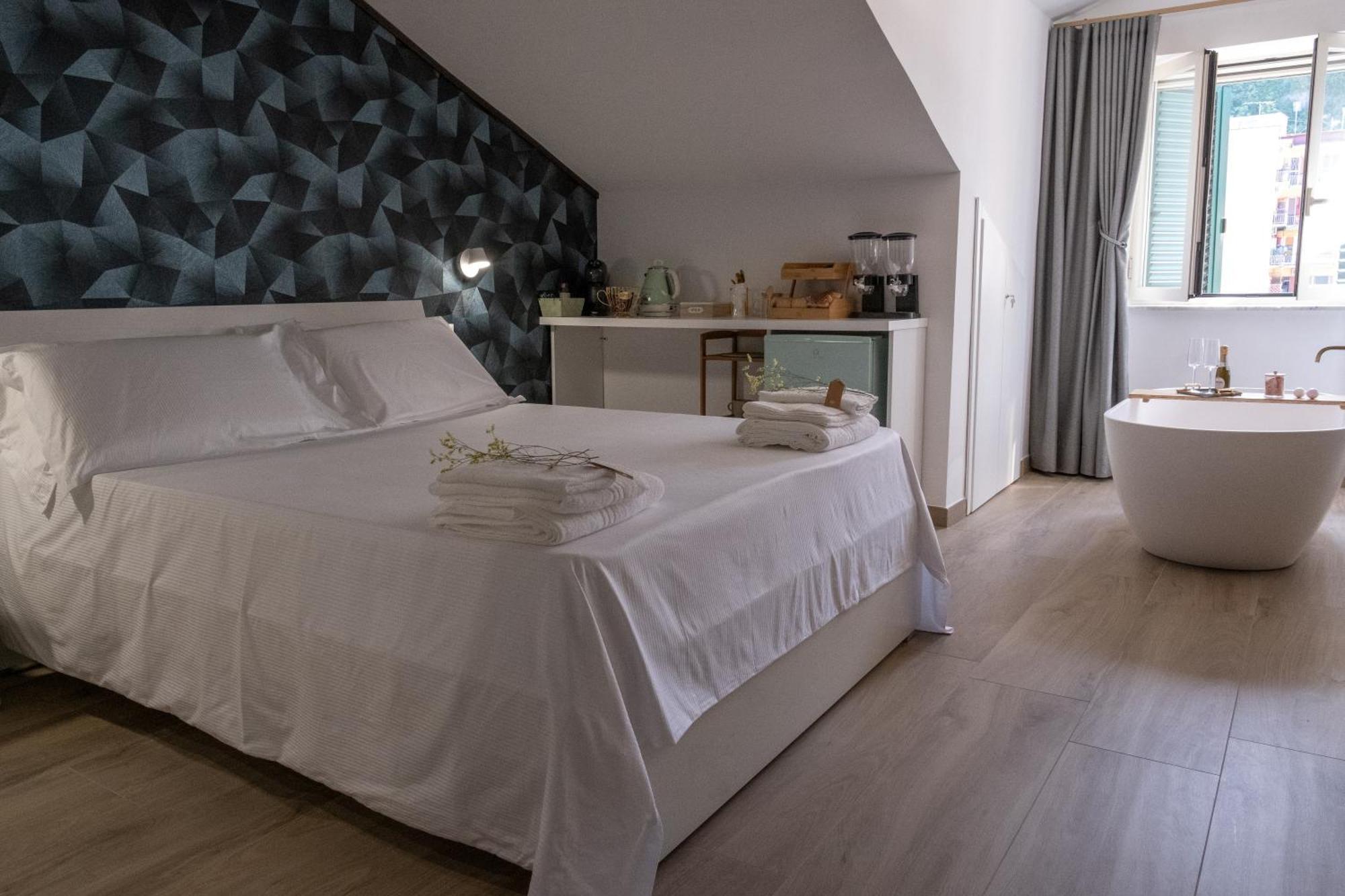 Coraline Deluxe Rooms Castellammare di Stabia Bagian luar foto